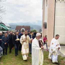 Света Архијерејска Литургија у Његњеву