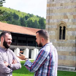 Посјета светињама Косова и Метохије: „Свијећа која не сагоријева“