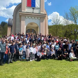 Архијерејска Литургија и дочек моштију светог Владике Николаја Велимировића у Његњеву