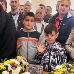 Архијерејска Литургија и дочек моштију светог Владике Николаја Велимировића у Његњеву