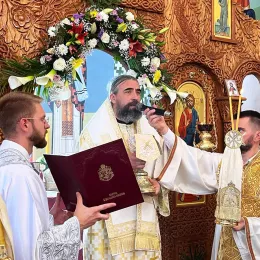 Архијерејска Литургија и дочек моштију светог Владике Николаја Велимировића у Његњеву
