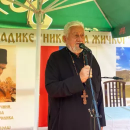 Архијерејска Литургија и дочек моштију светог Владике Николаја Велимировића у Његњеву