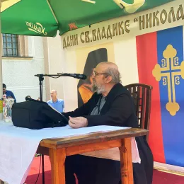 Архијерејска Литургија и дочек моштију светог Владике Николаја Велимировића у Његњеву