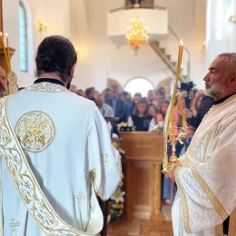 Архијерејска Литургија и дочек моштију светог Владике Николаја Велимировића у Његњеву