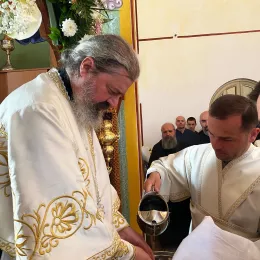 Архијерејска Литургија и дочек моштију светог Владике Николаја Велимировића у Његњеву