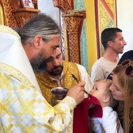 Архијерејска Литургија и дочек моштију светог Владике Николаја Велимировића у Његњеву