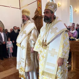 Архијерејска Литургија и дочек моштију светог Владике Николаја Велимировића у Његњеву