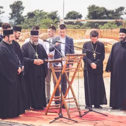 Митрополит Јоаникије благосиљао почетак радова на изградњи Православне гимназије “Свети Сава”