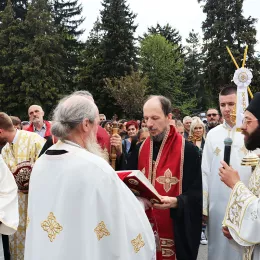 Владика Димитрије на Ђурђевданској литији у Беранама