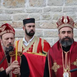 Владика Димитрије на Ђурђевданској литији у Беранама