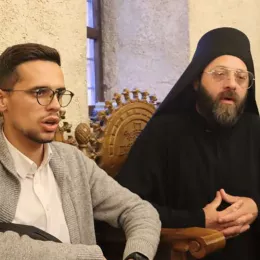 Свечани дочек моштију Светог Владике Николаја Велимировића и Епископа Исихија