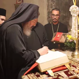 Свечани дочек моштију Светог Владике Николаја Велимировића и Епископа Исихија