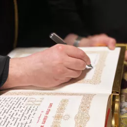 Свечани дочек моштију Светог Владике Николаја Велимировића и Епископа Исихија