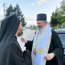 Свечани дочек моштију Светог Владике Николаја Велимировића и Епископа Исихија