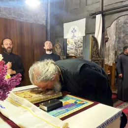 Епископ Исихије посјетио древне светиње у Бијелом Пољу