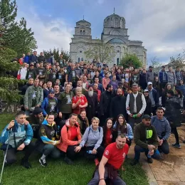 Од манастира Косијерево према Острогу кренула група од око 250 ходочасника