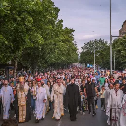 Митрополит Јоаникије кроз Подгорицу предводио традиционалну Марковданску литију