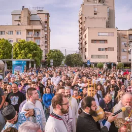 Митрополит Јоаникије кроз Подгорицу предводио традиционалну Марковданску литију