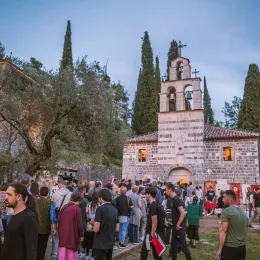 Митрополит Јоаникије кроз Подгорицу предводио традиционалну Марковданску литију