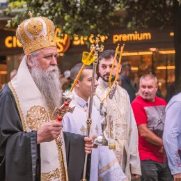 Митрополит Јоаникије кроз Подгорицу предводио традиционалну Марковданску литију