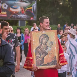 Митрополит Јоаникије кроз Подгорицу предводио традиционалну Марковданску литију