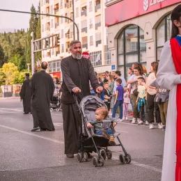 Митрополит Јоаникије кроз Подгорицу предводио традиционалну Марковданску литију