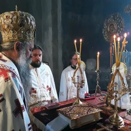 Литургија у Ђурђевим Ступовима на празник Светих Вртоломеја и Варнаве