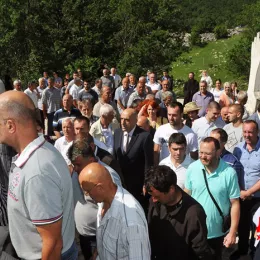 У Долима прослављена годишњица канонизације Пивских мученика, богослужили Митрополит Амфилохије и Епископ Јоаникије