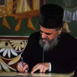 У подгоричком саборном храму представљена иницијатива СНС о поништењу одлуке о признању лажне државе Косово