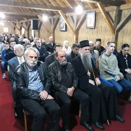 Видовданско пјесничко бденије у Ђурђевим Ступовима: „Битка за Косово траје кроз вјекове“