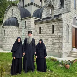 Епископ Јоаникије богослужио у манастиру Сомина