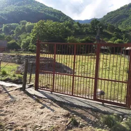 Храм Светог Василија Острошког у Мартиновићима, код Гусиња, на удару неразумних