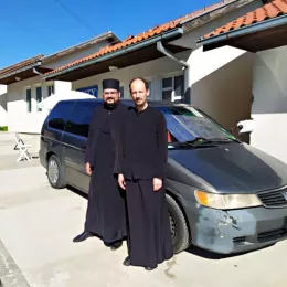 Владика Димитрије посетио ђакона којег црногорска полиција држи на граничном прелазу