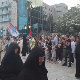 Владика Јоаникије предводио литију у Будви