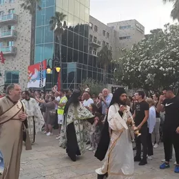 Владика Јоаникије предводио литију у Будви