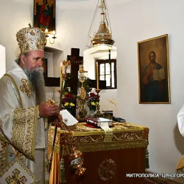 Митрополит Јоаникије на 22. годишњицу епископске хиротоније дочекан у Цетињском манастиру