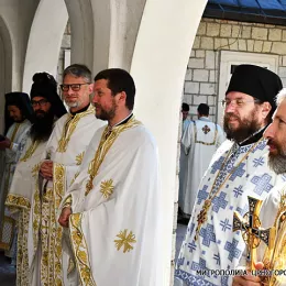 Митрополит Јоаникије на 22. годишњицу епископске хиротоније дочекан у Цетињском манастиру
