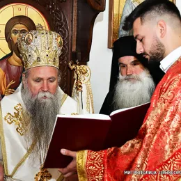 Митрополит Јоаникије на 22. годишњицу епископске хиротоније дочекан у Цетињском манастиру