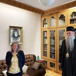 Изабрани митрополит Јоаникије са амбасадорком Уједињеног Краљевства и амбасадором Италије