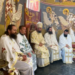 Епископ Методије на Тројичиндан богослужио у манастиру Мајсторовина
