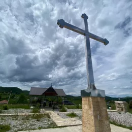 Епископ Методије на Духовски понедељак богослужио у селу Полица код Берана