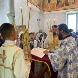 Епископ Методије на Тројичиндан богослужио у манастиру Мајсторовина