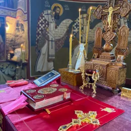 Епископ Методије на Тројичиндан богослужио у манастиру Мајсторовина