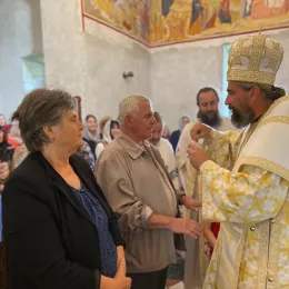 Епископ Методије на Тројичиндан богослужио у манастиру Мајсторовина