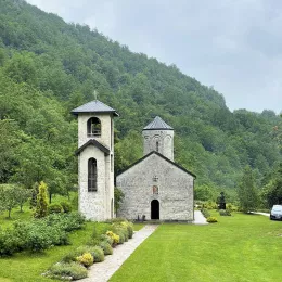 Епископ Методије богослужио у манастиру Подмалинско