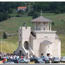 Храм Светог Атиногена на Вучјем долу прославио крсну славу