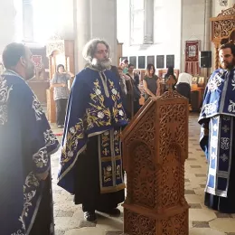 Празнично бденије уочи празника Тихвинске иконе Пресвете Богородице