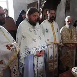 Литургија на празник Пресвете Богородице Тројеручице