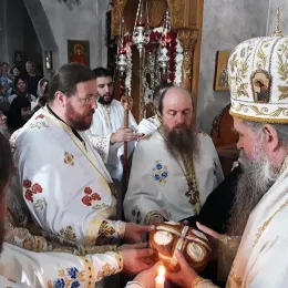 Литургија на празник Пресвете Богородице Тројеручице