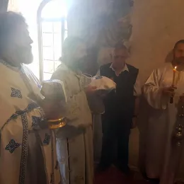 Литургија у храму Светих апостола Петра и Павла у Никшићу